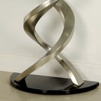 Console demi-lune plaquée satin avec plateau en verre