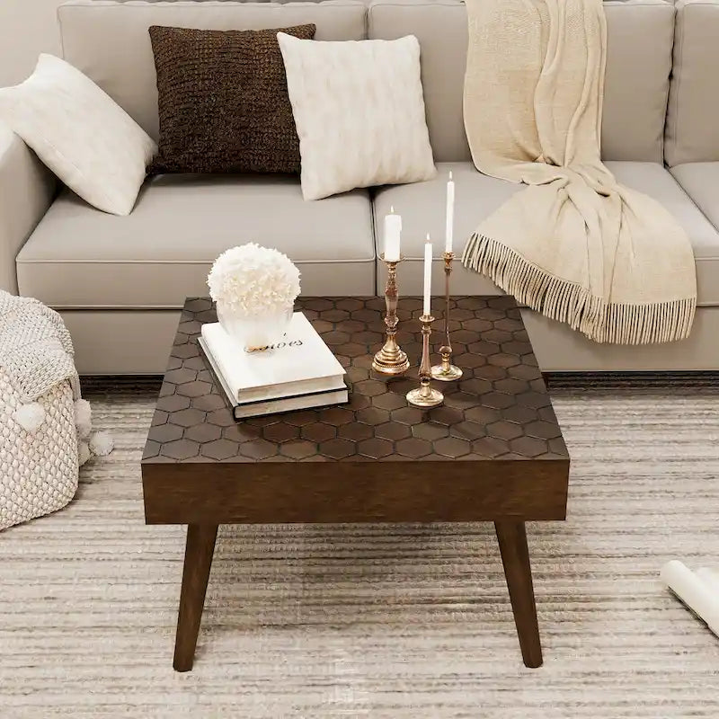 Table basse carrée marron avec motif alvéolé | 24L x 24P x 15,3H