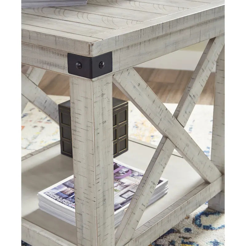 Table d'appoint rectangulaire en bois blanc antique, 24 larg. x 26 prof. x 25 haut.