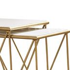 Tables gigognes en marbre blanc et doré, lot de 2