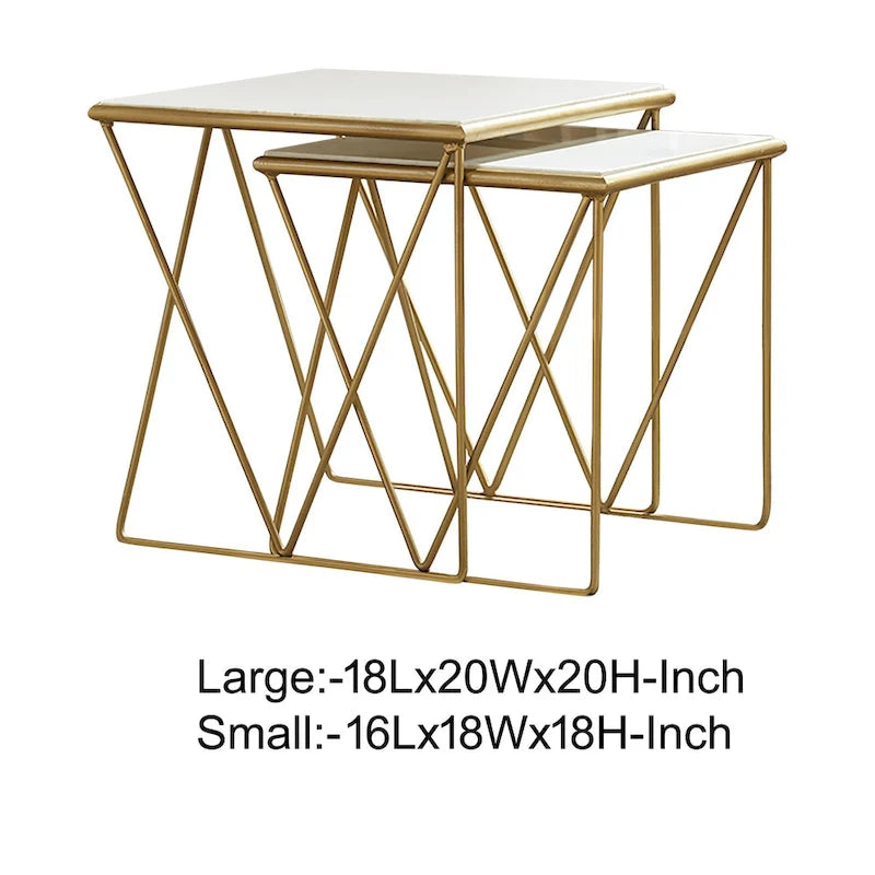 Tables gigognes en marbre blanc et doré, lot de 2
